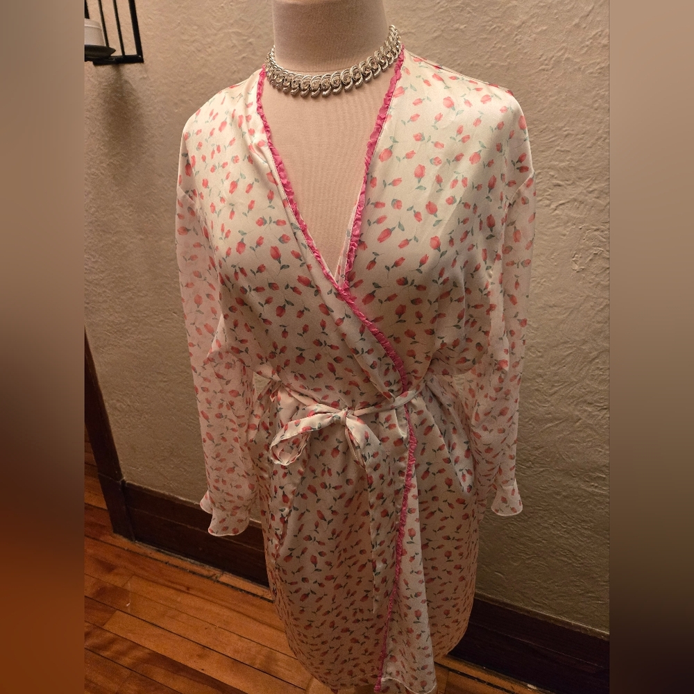 Vintage-inspired floral wrap robe — soft, romantic, and effortlessly feminine